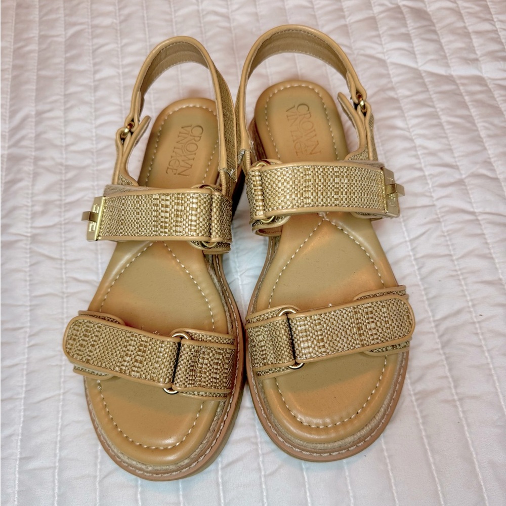 Women’s tan sandals